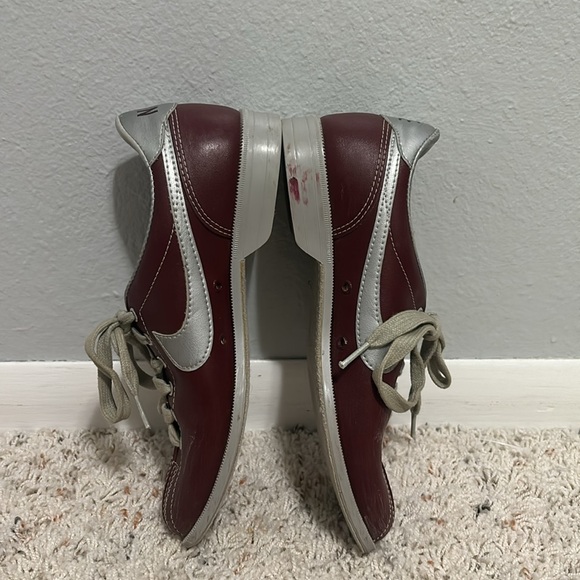 Vintage Bowling 80s Women’s Nike Bowling Shoes Size 7.5 Maroon and Silver - Picture 3 of 12